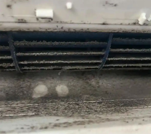 开福空调吹的风有股烧焦味是怎么回事